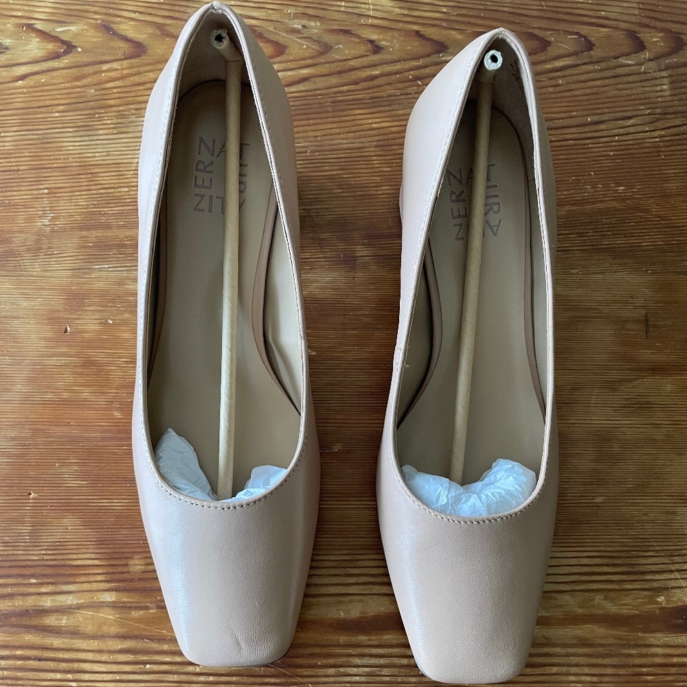 Naturalizer taupe heels